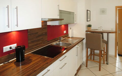 Mittelberghof: Cabinetry, Lavandino Della Cucina, Rubinetto, Controsoffitto, Lavello, Proprietà, Mobilia, Idraulico Fixture, Cucina Stufa, Cassetto