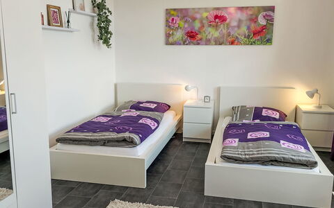 Am Rotenberg: Letto, Camera Da Letto, Interior Design, Mobilia, Pavimento, Bedding, Pavimentazione, Lenzuolo, Telaio Del Letto, Camera