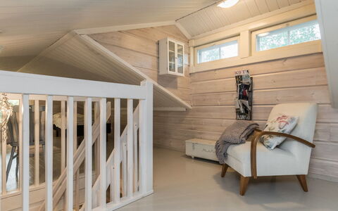Haapaniemi: Letto, Mobilia, Camera Da Letto, Interior Design, Bedding, Lenzuolo, Pavimentazione, Legna, Pavimento, Camera