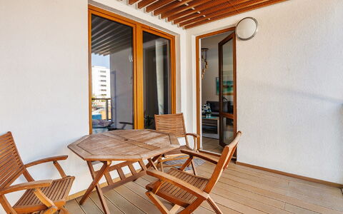Olympic Park: Tavolo, Mobilia, Sedia, Costruzione, Legna, Interior Design, Finestra, Porta, Shade, Tavolo Esterno
