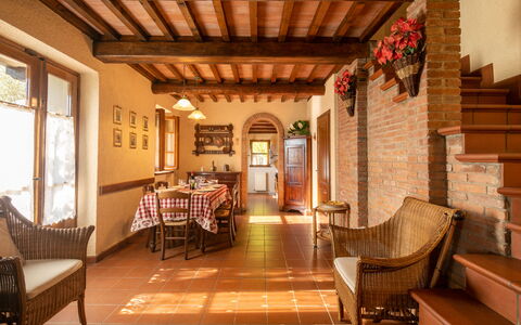 Casa Del Colle: Mobilia, Proprietà, Finestra, Costruzione, Tavolo, Sedia, Legna, Architettura, Interior Design, Cornice
