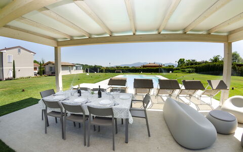 Tenuta Il Giardino Proprietà: Cielo, Tavolo, Pianta, Proprietà, Mobilia, Sedia, Shade, Mobili Da Esterno, Albero, Architettura