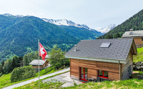 Les Silènes: Cielo, Montagna, Costruzione, Pianta, Finestra, Paesaggio Naturale, Casa, Highland, Albero, Pendenza