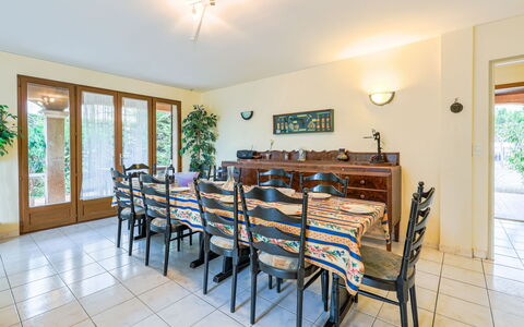 La Maison D'Antoine: Mobilia, Proprietà, Finestra, Cornice, Azzurro, Pianta, Pianta Della Casa, Costruzione, Legna, Illuminazione