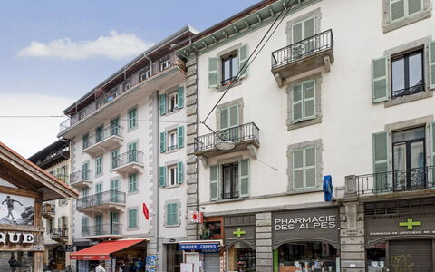 Chamonix 171: Cielo, Finestra, Proprietà, Costruzione, Urban Design, Casa, Nube, Quartiere, Zona Residenziale