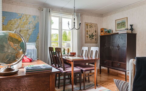 Smedstorp: Mobilia, Tavolo, Proprietà, Cornice, Sedia, Legna, Interior Design, Pavimento, Pavimentazione, Finestra