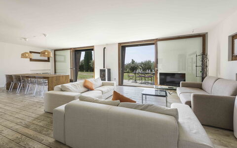 Villa Dell'acquaborra: Pavimentazione, Legna, Mobilia, Pavimento, Interior Design, Divano, Soffitto, Pavimento In Legno, Soggiorno, Tavolo