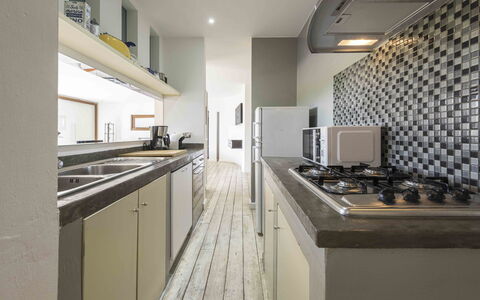 Villa Dell'acquaborra: Cucina, Controsoffitto, Elettrodomestico Da Cucina, Interior Design, Parete, Cucina Stufa, Apparecchio Major, Pavimentazione, Soffitto, Legna