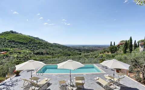 Villa Maona: Cielo, Nube, Azzurro, Natura, Montagna, Corpo D'Acqua, Mobili Da Esterno, Costruzione, Albero, Urban Design