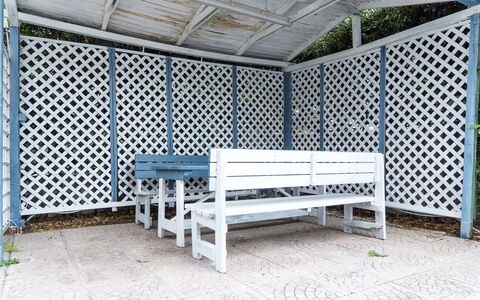 La Terrazza Di Santa Marinella: Costruzione, Mobilia, Proprietà, Tavolo, Legna, Pianta, Shade, Tessile, Rettangolo, Divano