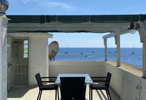 La Terrazza Di Santa Marinella: Cielo, Acqua, Mobilia, Sedia, Azzurro, Costruzione, Shade, Tavolo, Nube, Interior Design
