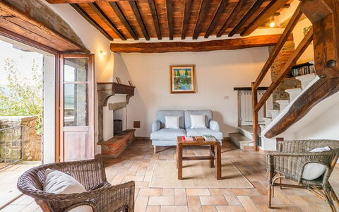 Villa Taragnano: Costruzione, Mobilia, Finestra, Sedia, Legna, Soggiorno, Divano, Interior Design, Pavimentazione, Tavolo