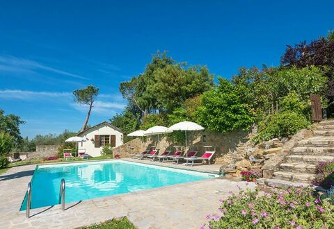 Villa Taragnano: Acqua, Pianta, Cielo, Costruzione, Blu, Piscina, Albero, Sedia, Mobili Da Esterno, Nube