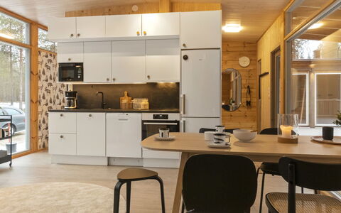 Solokoto: Cucina, Controsoffitto, Interior Design, Pavimentazione, Elettrodomestico Da Cucina, Legna, Mobilia, Lampada, Soffitto, Cabinetry