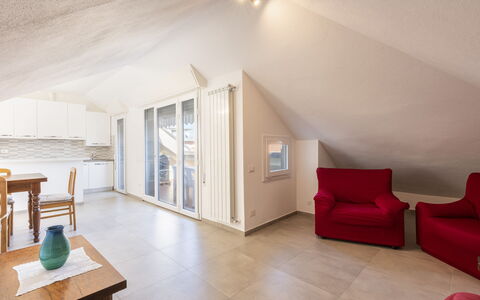 Casa Serchio: Tavolo, Mobilia, Comfort, Legna, Interior Design, Divano, Soggiorno, Pavimentazione, Pavimento, Costruzione
