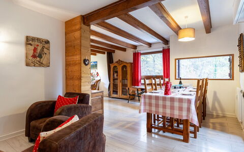 Saint Gervais 175: Mobilia, Proprietà, Tavolo, Legna, Divano, Architettura, Cornice, Interior Design, Pavimentazione, Pavimento