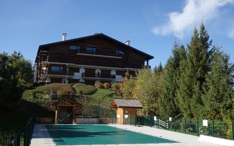 La Christaz: Cielo, Pianta, Nube, Costruzione, Albero, Finestra, Zona Residenziale, Shade, Casa, Immobiliare