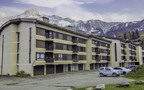 Le Prarion: Nube, Cielo, Costruzione, Giorno, Proprietà, Montagna, Finestra, Pianta, Auto, Veicolo