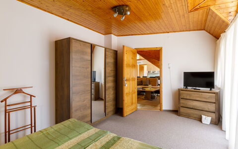 Küsz: Mobilia, Proprietà, Comfort, Legna, Costruzione, Illuminazione, Interior Design, Arancia, Pavimento, Pavimentazione