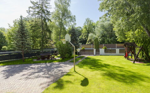 Jókai: Giardino, Shade, Prato, Landscaping, Parco, Cortile, Backyard, Erba Sintetica, Recinzione, Passerella
