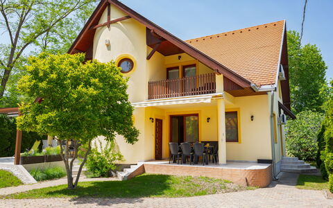 Jókai: Costruzione, Casa, Legna, Casa, Facciata, Zona Residenziale, Architettura, Tetto, Villetta, Porta