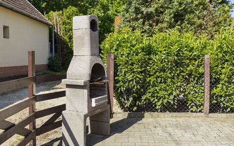 Tamas: Giardino, Brick, Landscaping, Massoneria Forno, Shade, Backyard