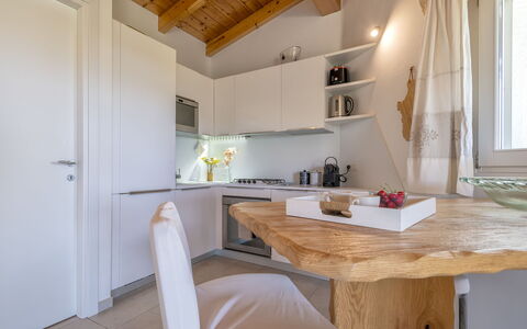 Shardana: Cabinetry, Proprietà, Mobilia, Controsoffitto, Finestra, Legna, Tavolo, Cucina, Pavimento, Interior Design