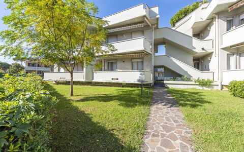 Casa Marina: Pianta, Costruzione, Proprietà, Cielo, Finestra, Lotto, Casa, Erba, Vegetazione, Urban Design