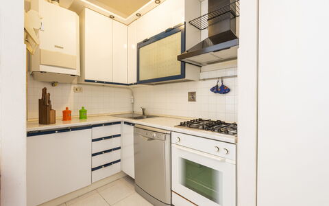 Casa Marina: Controsoffitto, Cabinetry, Costruzione, Proprietà, Cucina Stufa, Elettrodomestico Da Cucina, Piano Cottura, Stufa A Gas, Cucina, Elettrodomestico