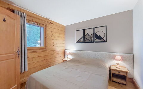 Les Menuires 660: Legna, Interior Design, Pavimentazione, Pavimento, Soffitto, Camera, Mobilia, Camera Da Letto, Letto, Casa