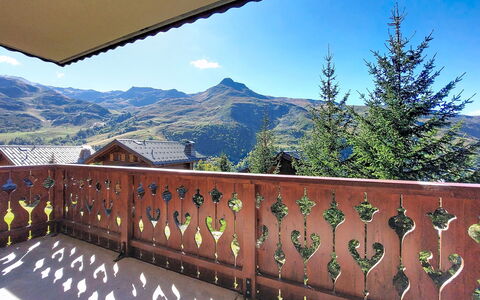 Les Menuires 660: Catena Montuosa, Balcone, Valle, Cresta, Alpi, Hill Station, Color Legno, Colonna, Massiccio, Latifoglie
