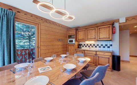 Les Menuires 660: Soffitto, Interior Design, Lampada, Lampadario, Cucina, Color Legno, Materiali Naturali, Latifoglie, Controsoffitto, Design