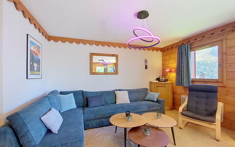 Les Menuires 660: Legna, Interior Design, Soffitto, Mobilia, Pavimento, Casa, Camera, Soggiorno, Appartamento, Color Legno
