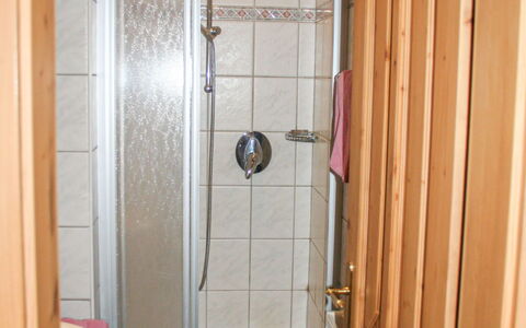 Kappl 324: Porta, Bagno, Legna, Pavimentazione, Porta A Casa, Pavimento, Idraulico Fixture, Materiale Composito
