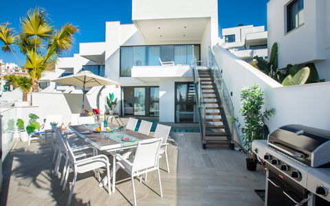 Royal Palm: Cielo, Giorno, Proprietà, Costruzione, Tavolo, Urban Design, Interior Design, Shade, Condominio, Sedia