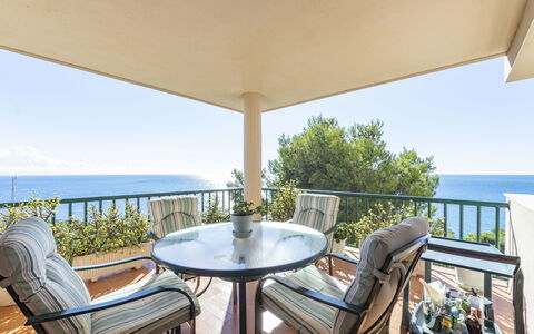 Salou 222: Costruzione, Proprietà, Tavolo, Cielo, Mobilia, Azzurro, Acqua, Pianta, Shade, Mobili Da Esterno