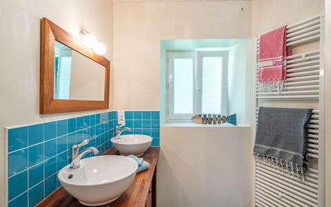 Ti Ar Stang: Specchio, Rubinetto, Idraulico Fixture, Proprietà, Lavello, Lavandino Del Bagno, Bagno, Mobiletto Del Bagno, Azzurro