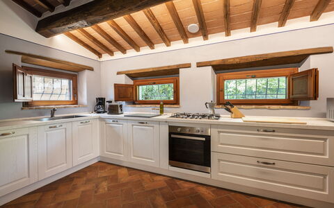 Villa Chio: Controsoffitto, Cabinetry, Mobilia, Proprietà, Rubinetto, Finestra, Costruzione, Cucina, Pianta Della Casa, Elettrodomestico Da Cucina