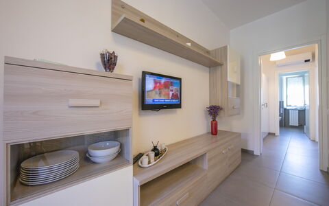 Pontremoli Apartments: Legna, Cornice, Pianta Della Casa, Interior Design, Comfort, Pavimentazione, Pavimento, Soggiorno, Sala, Latifoglie