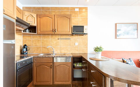 Empuriabrava 666: Marrone, Controsoffitto, Cabinetry, Lavandino Della Cucina, Mobilia, Lavello, Proprietà, Costruzione, Rubinetto, Pianta