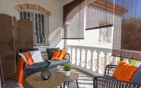 Mys: Proprietà, Mobilia, Costruzione, Tavolo, Legna, Interior Design, Shade, Mobili Da Esterno, Pianta, Sedia