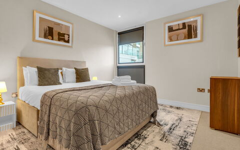 Canary Wharf 302: Interior Design, Pavimento, Pavimentazione, Letto, Mobilia, Camera Da Letto, Legna, Lenzuolo, Camera, Soffitto