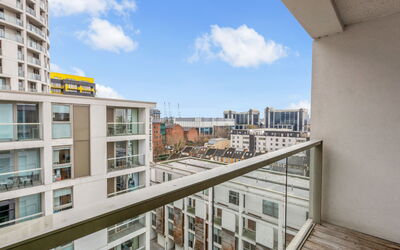 Canary Wharf 302: Giorno, Costruzione, Appartamento, Zona Urbana, Zona Residenziale, Architettura, Area Metropolitana, Condominio, Materiale Composito