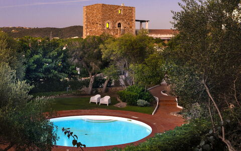 Porto Cervo 624: Acqua, Cielo, Pianta, Piscina, Albero, Arecales, Shade, Urban Design, Tempo Libero, Erba