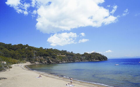 Capoliveri 280: Nube, Acqua, Cielo, Giorno, Azzurro, Blu, Paesaggio Naturale, Spiaggia, Cumulo, Costiera E Morfologie Oceanic