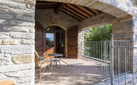 Villa Montignoso: Proprietà, Pianta, Legna, Shade, Muratura, Sedia, Brick, Immobiliare, Fascio, Albero
