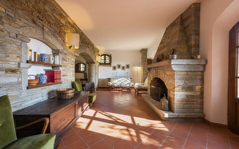 Villa Montignoso: Mobilia, Cornice, Sedia, Divano, Legna, Pianta Della Casa, Pianta, Sala, Soggiorno, Tavolo