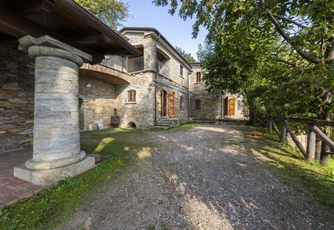 Villa Montignoso: Pianta, Proprietà, Costruzione, Cielo, Finestra, Albero, Casa, Manto Stradale, Villetta, Erba