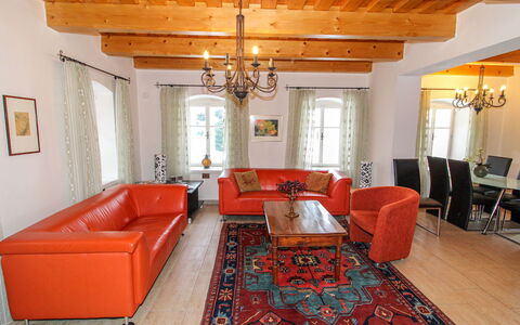 Frilo: Mobilia, Divano, Proprietà, Sedia, Cornice, Tavolo, Legna, Interior Design, Illuminazione, Arancia