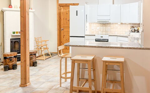 Tahkontupa: Mobilia, Pavimentazione, Pavimento, Interior Design, Legna, Pavimento In Legno, Soffitto, Cucina, Controsoffitto, Illuminazione